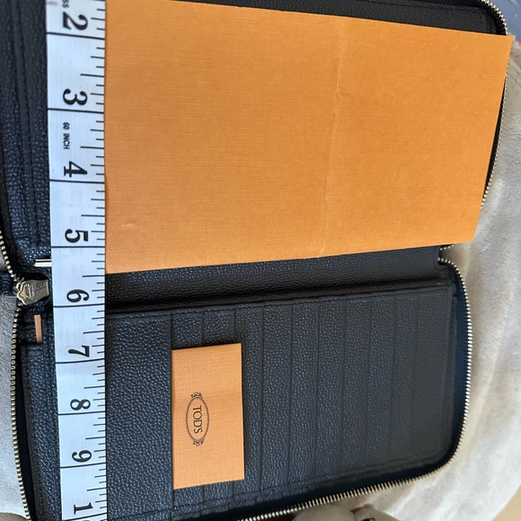 Tod’s men’s/ women’s wallet navy leather - Picture 4 of 17